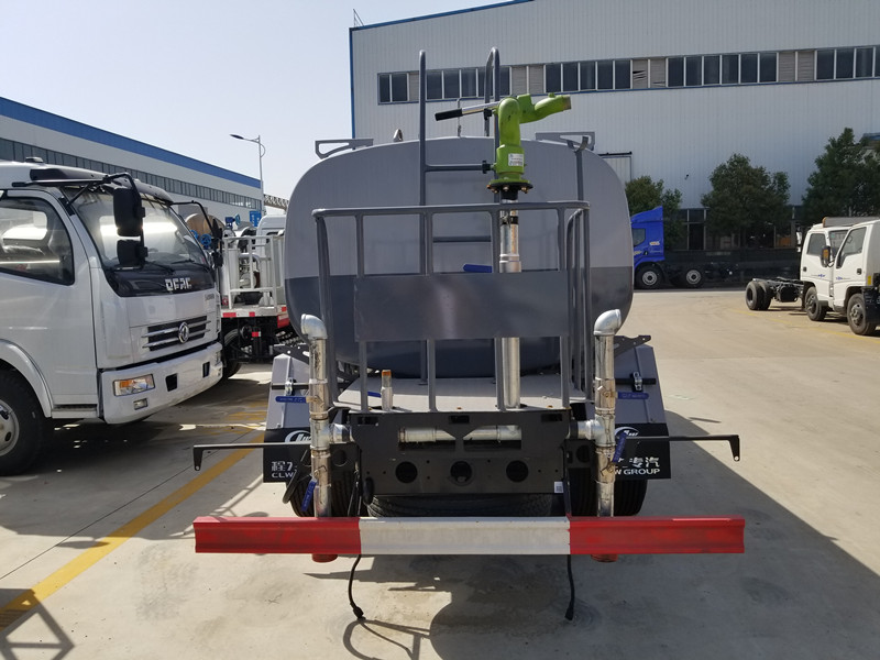 東風標準化5噸灑水車