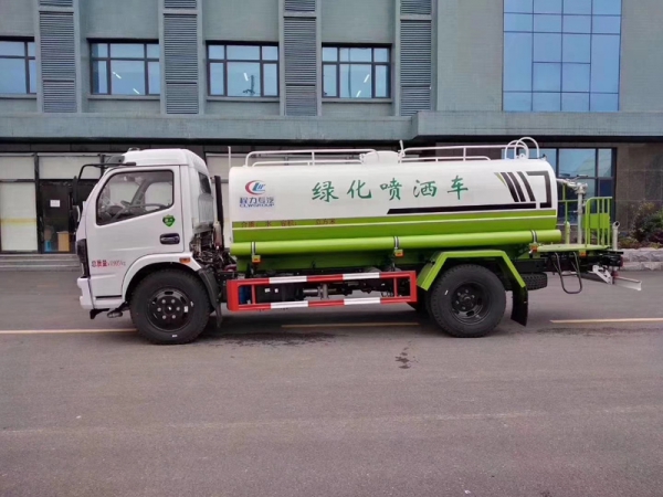 東風(fēng)多利卡9.2方灑水車(chē)