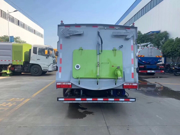 東風大多利卡掃路車（2.5方水罐5方塵罐）