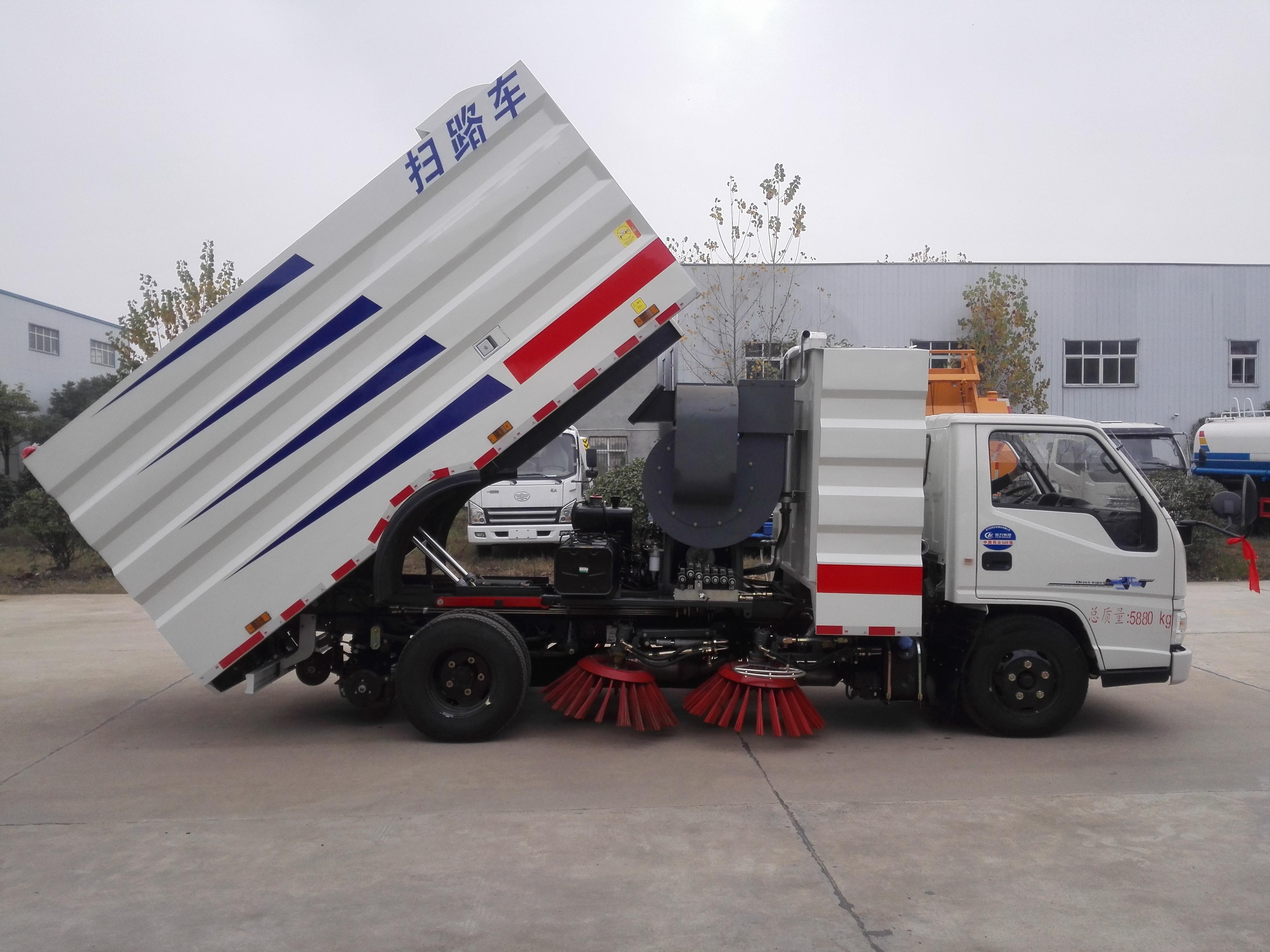 江鈴掃路車（1.5方水罐，4方塵罐）