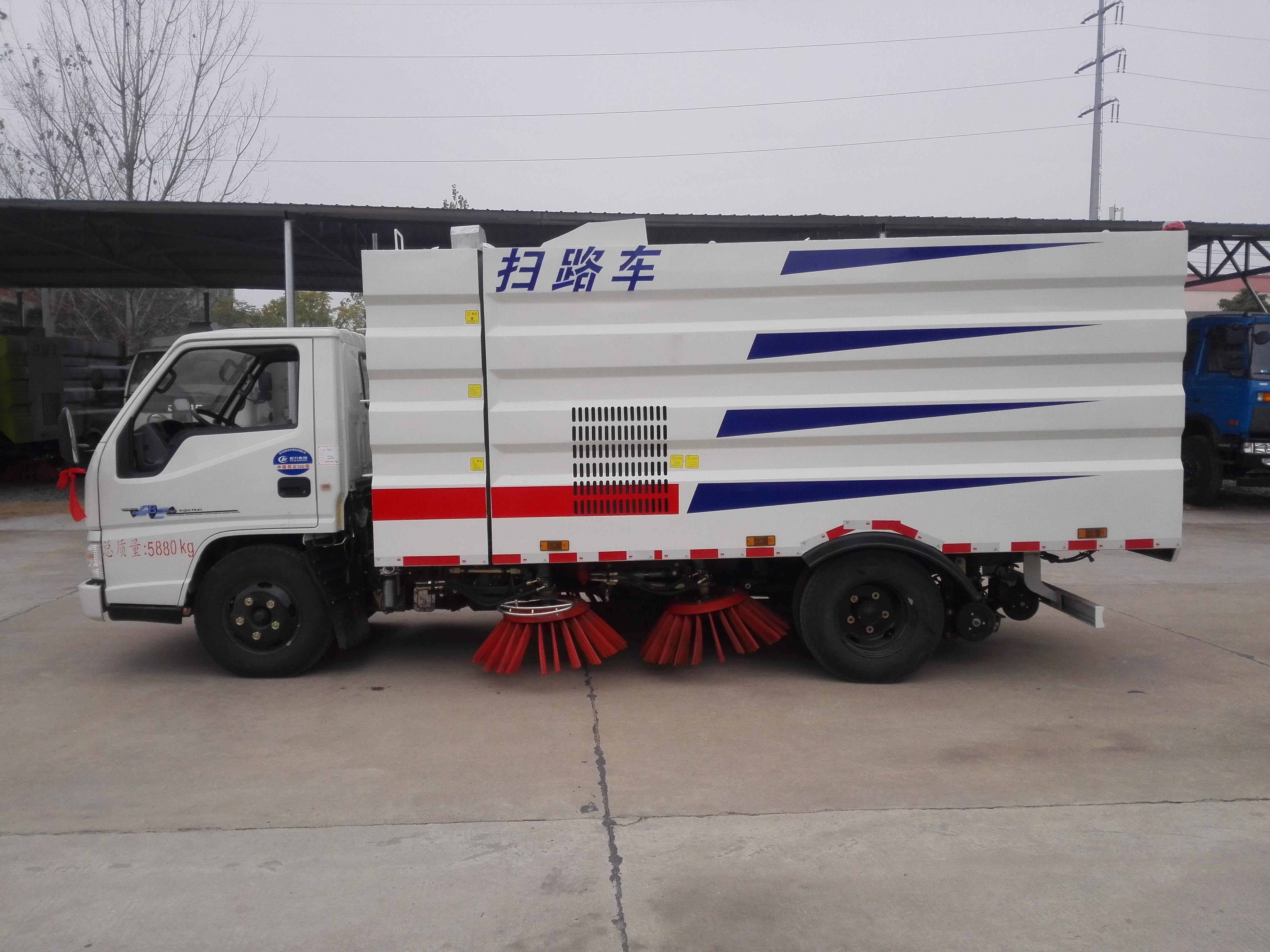 江鈴掃路車（1.5方水罐，4方塵罐）
