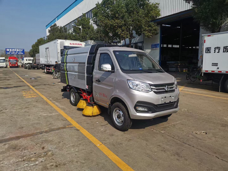 長(zhǎng)安小型掃路車（0.5方水罐，1.5方塵罐）