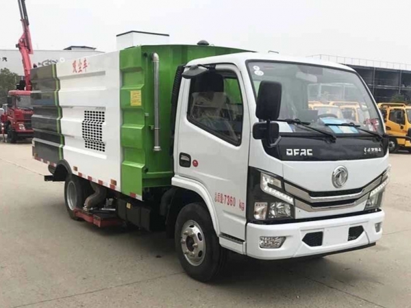 東風小多利卡吸塵車（1方水罐4方塵罐）