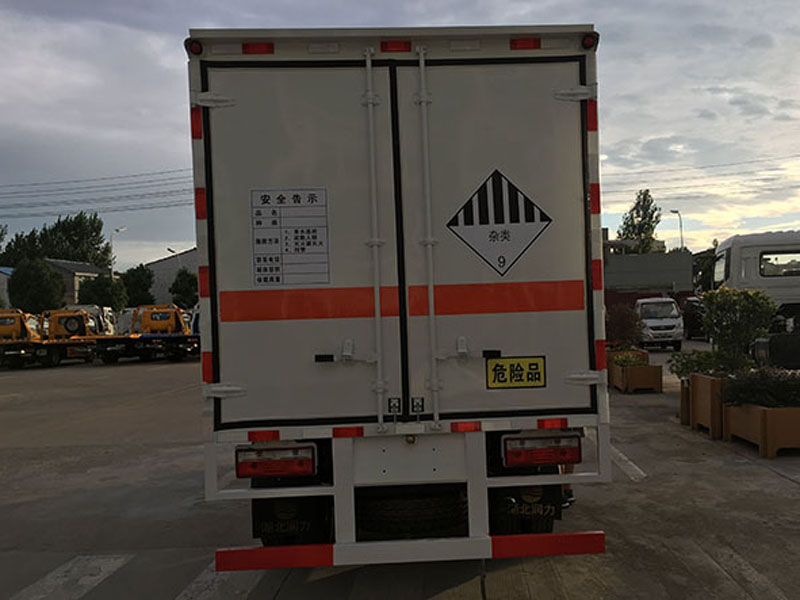 多利卡4.1米(藍(lán)牌)雜項危險品廂式車