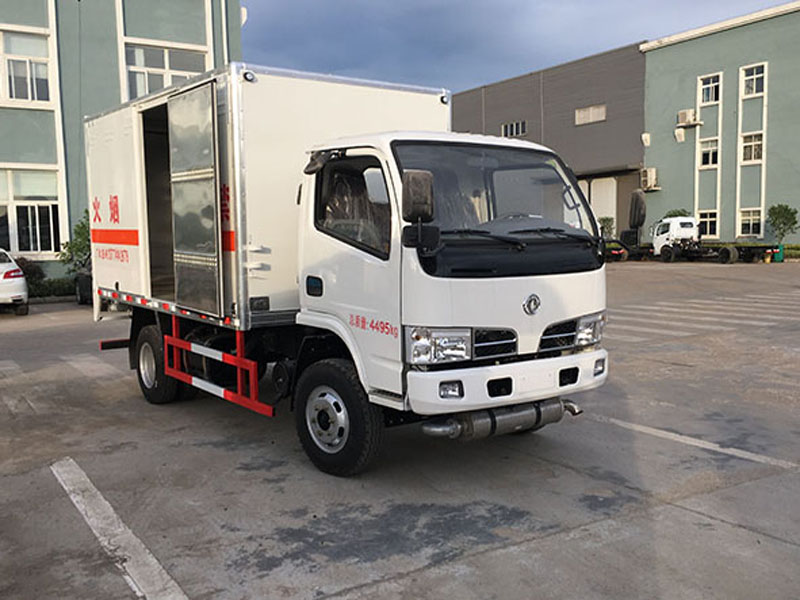 多利卡4.1米(藍(lán)牌)雜項危險品廂式車