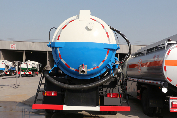 國五東風(fēng)天錦11方吸污車