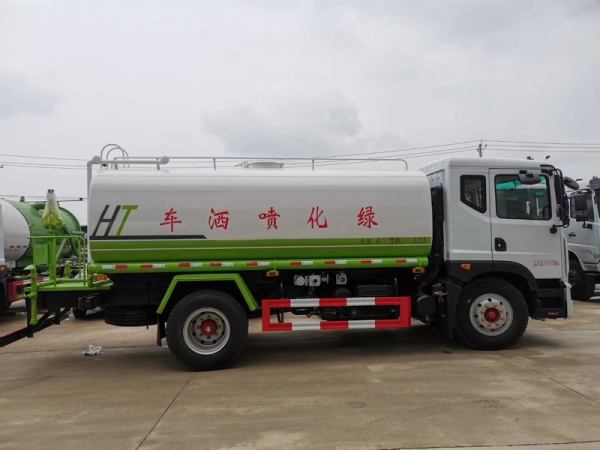 國六12-15方東風D9灑水車