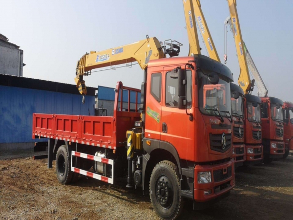 世技卡特8噸隨車吊