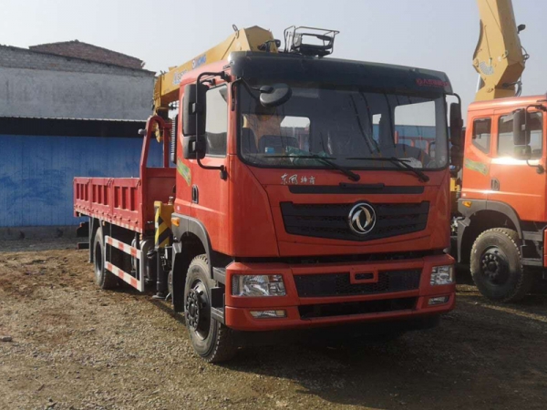 世技卡特8噸隨車吊