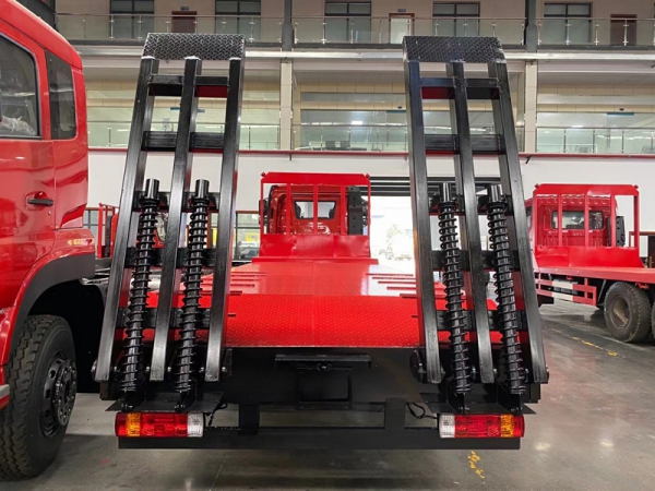 解放J6前四后四挖機(jī)平板拖車(chē)