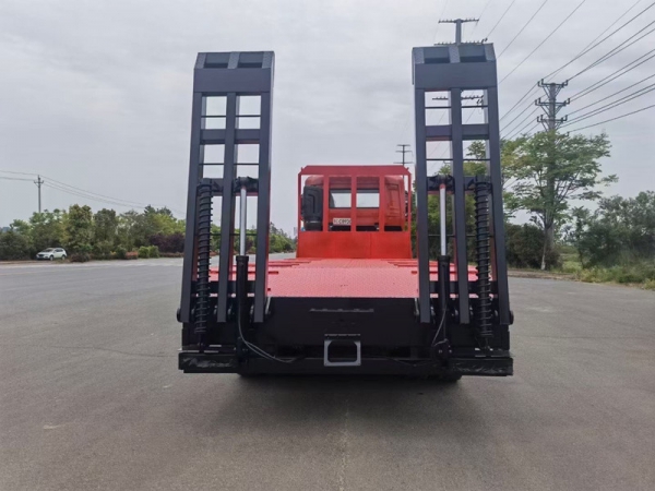 國六東風(fēng)天龍前四后八平板運(yùn)輸車，挖機(jī)拖車價(jià)格