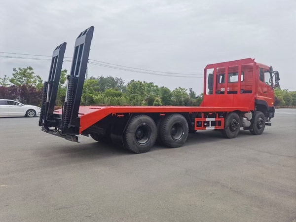 國六東風(fēng)天龍前四后八平板運(yùn)輸車，挖機(jī)拖車價(jià)格