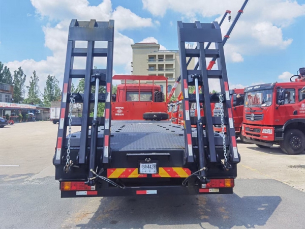 陜汽德龍前四后八平板運(yùn)輸車(chē)