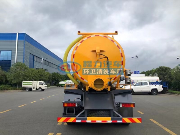 東風(fēng)天龍后八輪18.5方吸污車(chē)