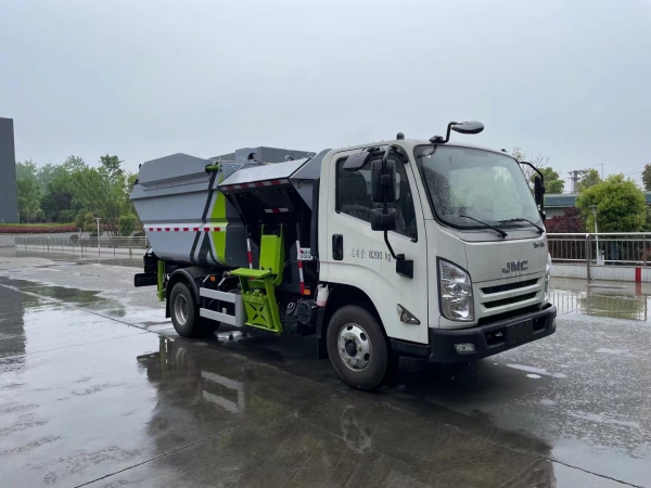 江鈴雙倉(cāng)垃圾車，垃圾分類運(yùn)輸車