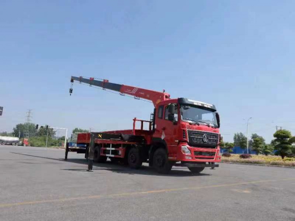 航天萬山14噸隨車吊平板運(yùn)輸車