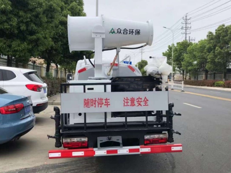 東風途逸藍牌灑水車