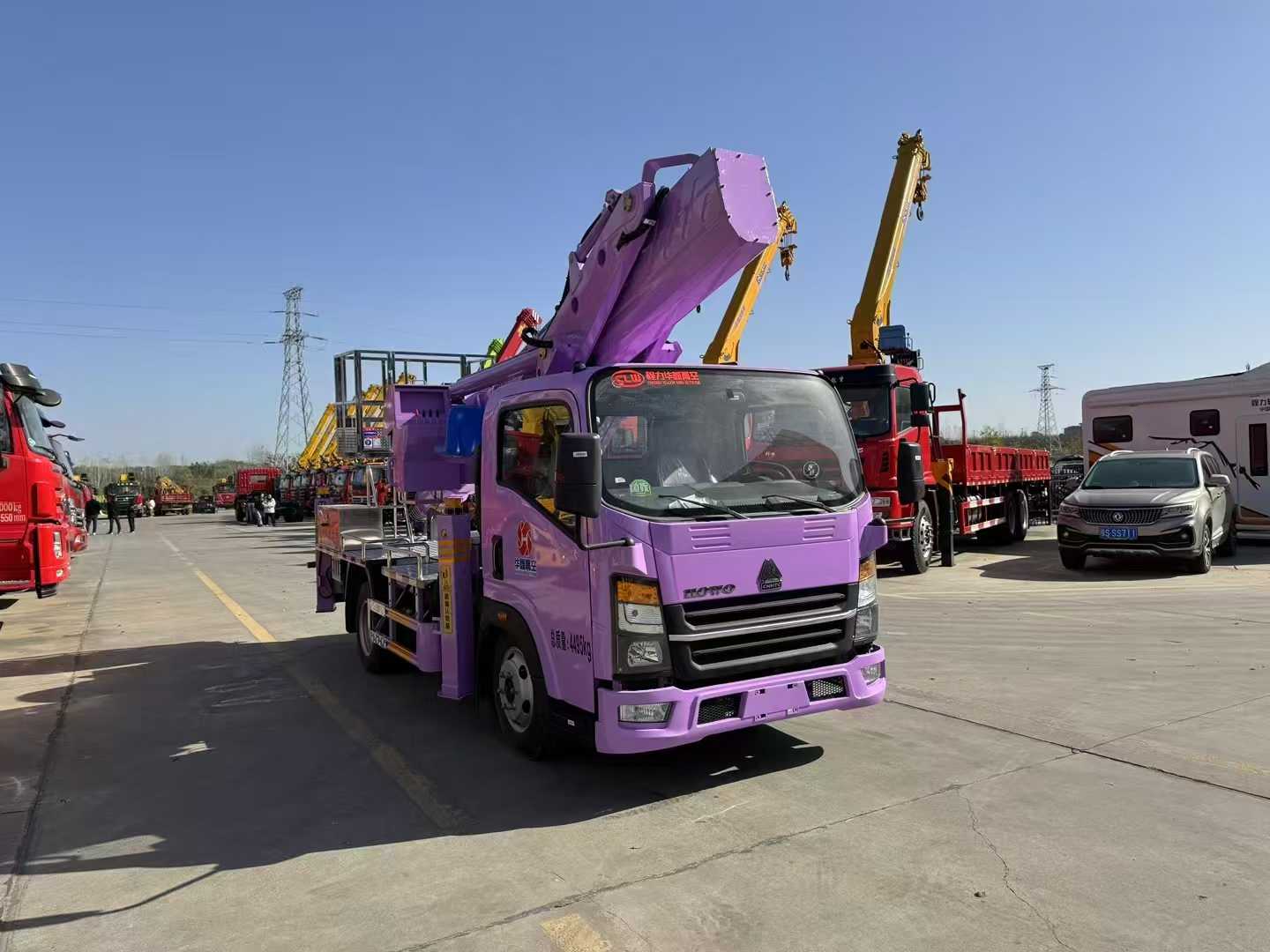 重汽豪沃33米高空作業(yè)車(chē)