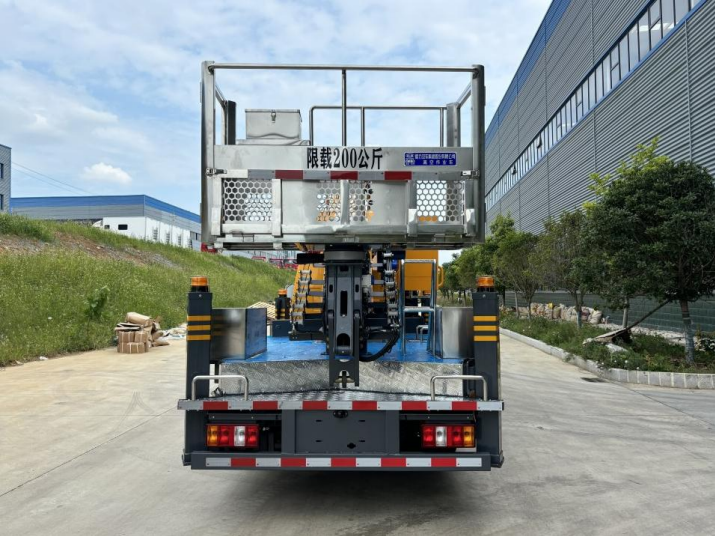 江鈴順達28米藍牌直臂高空作業車